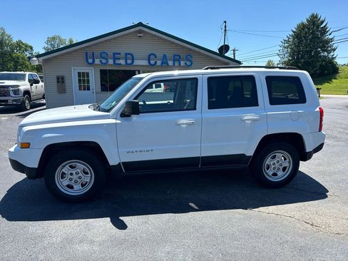 Used 2016 Jeep Patriot Sport w/ Power Value Group FWD image 3