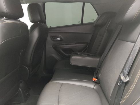 Used 2019 Chevrolet Trax LT w/ LT Convenience Package FWD image 18