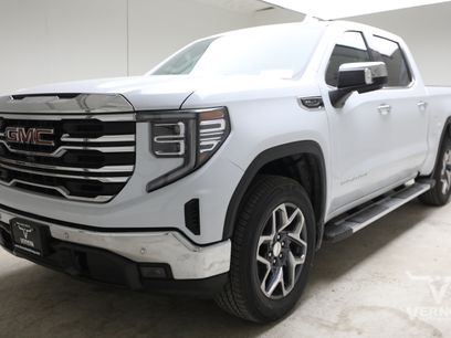 New 2026 GMC Sierra 1500 SLT w/ SLT Premium Package
