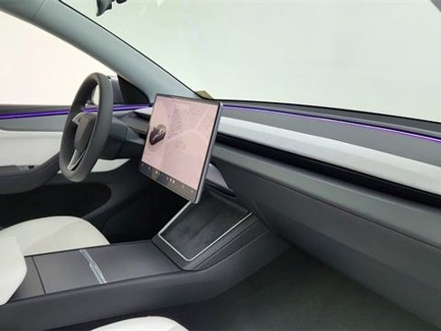Used 2026 Tesla Model Y 2WD image 19