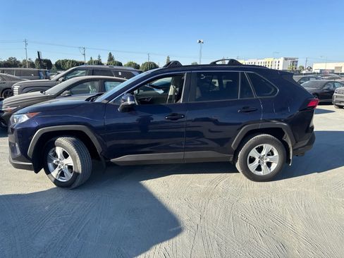 Used 2021 Toyota RAV4 XLE w/ Carpet Mat Package (TMS) FWD image 6