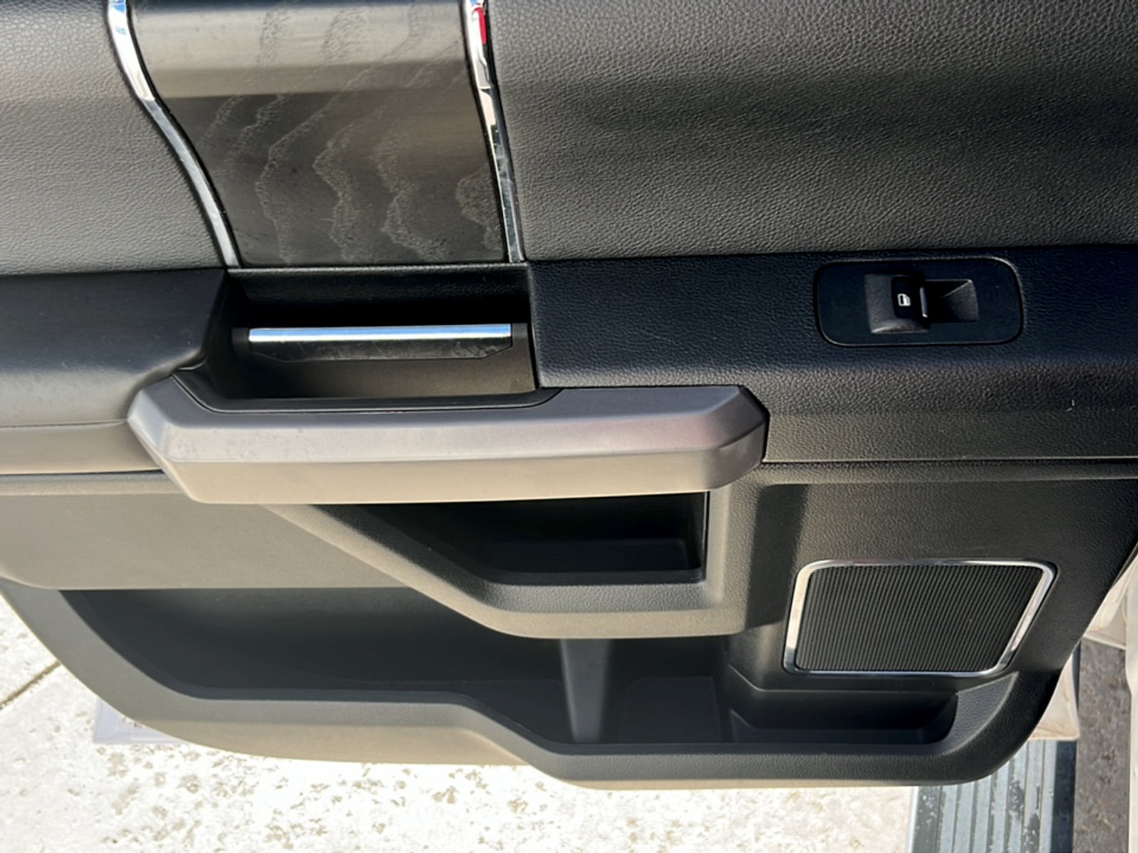 Used 2019 Ford F150 Platinum w/ Technology Package AWD/4WD image 15