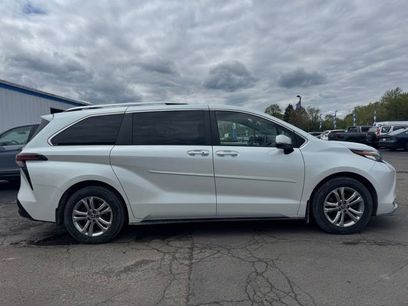 Used 2022 Toyota Sienna Platinum