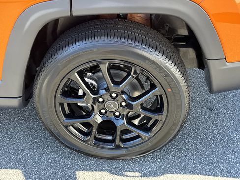 New 2026 Jeep Compass Latitude image 13