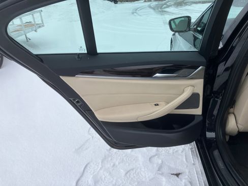 Used 2021 BMW 530i xDrive image 28