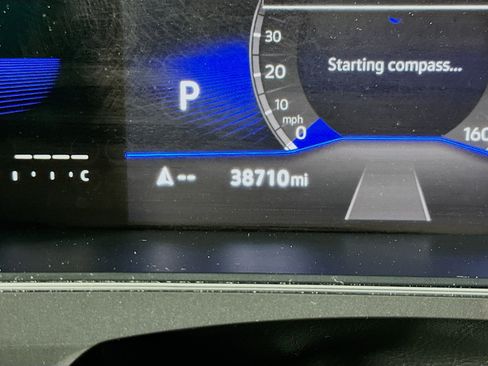 Used 2023 Volkswagen Tiguan SE image 18