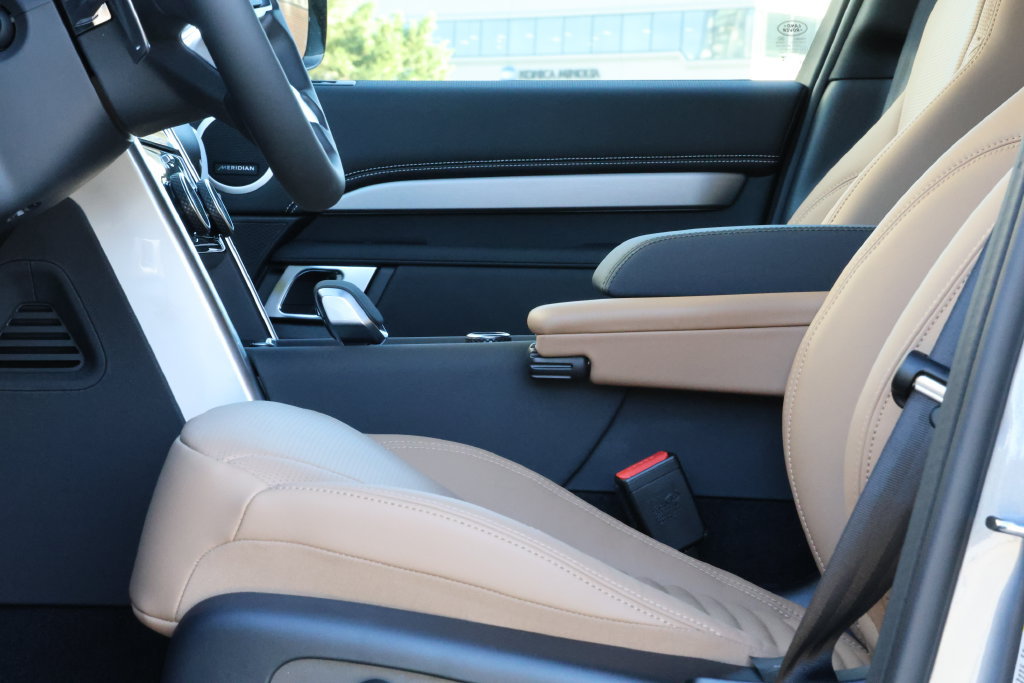 New 2026 Land Rover Discovery Dynamic SE AWD/4WD image 15