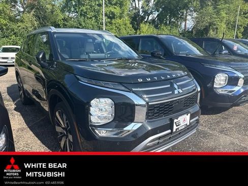 Used 2025 Mitsubishi Outlander AWD image 1