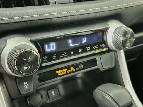 Used 2022 Toyota RAV4 LE AWD/4WD image 17