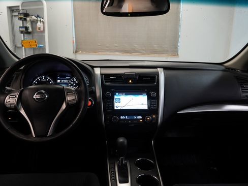 Used 2015 Nissan Altima 2.5 SV w/ Convenience Package image 10