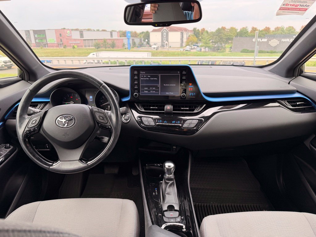 Used 2019 Toyota C-HR XLE FWD image 3