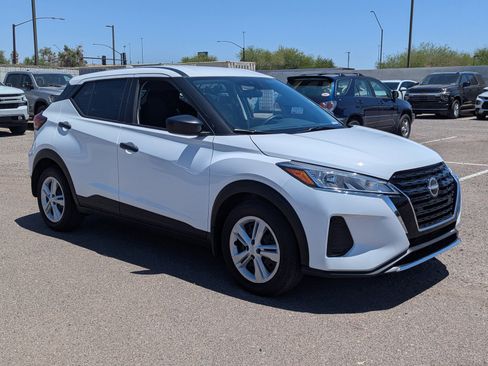 Used 2023 Nissan Kicks S FWD image 7