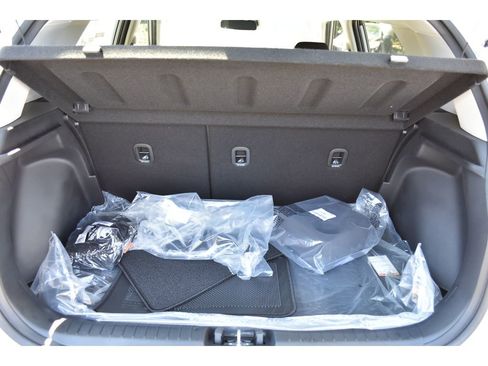 New 2025 Hyundai Venue SE image 13