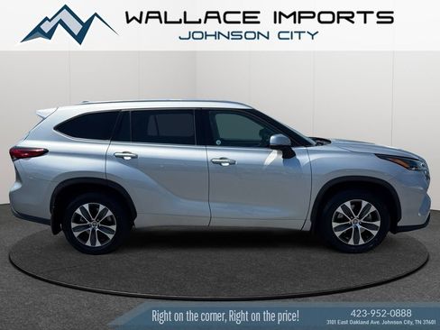 Used 2021 Toyota Highlander XLE AWD/4WD image 6