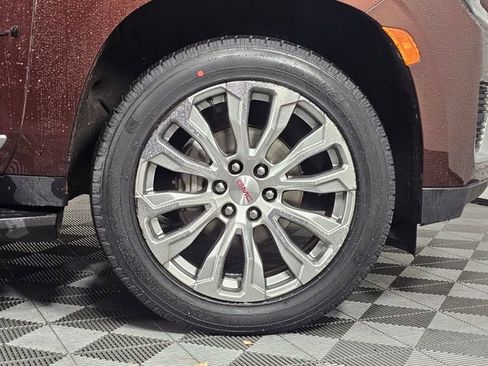 Used 2023 GMC Yukon XL Denali image 9