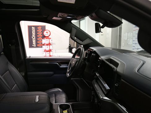 Used 2024 Chevrolet Silverado 2500 High Country w/ High Country Premium Package image 31