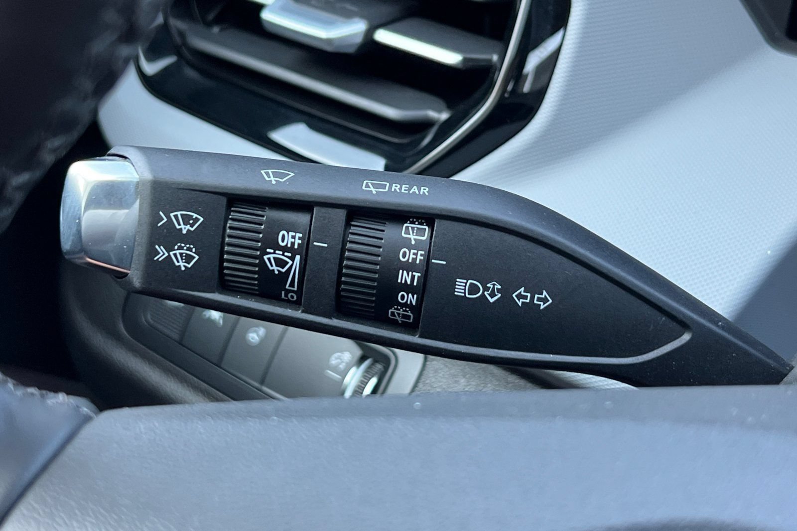 Used 2027 Chevrolet Bolt LT w/ Comfort Package FWD image 30