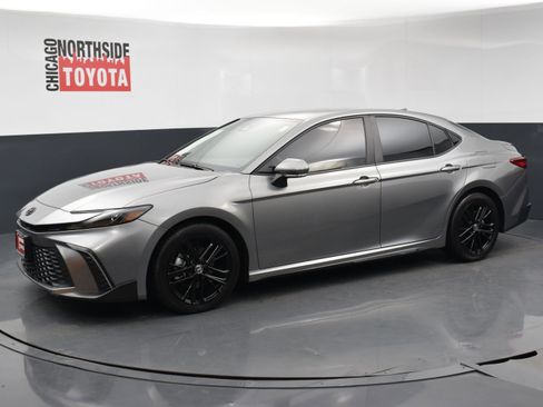 Used 2025 Toyota Camry SE w/ Convenience Package image 8