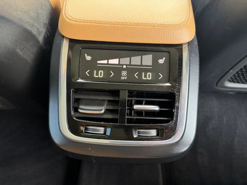 Used 2016 Volvo XC90 T6 Momentum w/ Momentum Plus Package AWD/4WD image 16