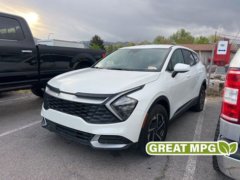 Used 2023 Kia Sportage LX image 1