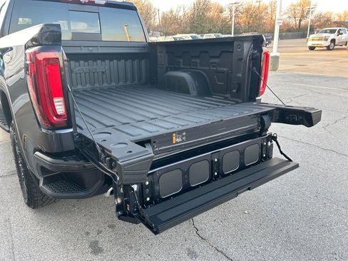 Used 2024 GMC Sierra 1500 AT4 w/ Technology Package image 9
