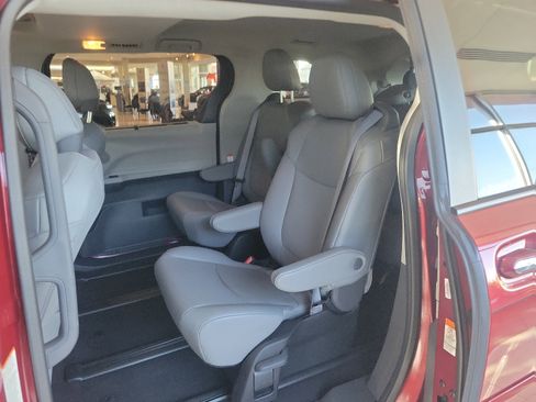 Certified 2023 Toyota Sienna XLE image 10