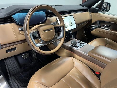 Used 2023 Land Rover Range Rover Long Wheelbase SE image 21