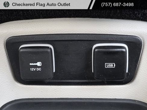 Used 2018 Chrysler Pacifica Limited image 37