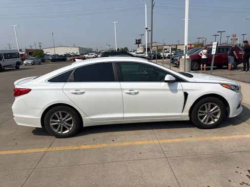 Used 2015 Hyundai Sonata SE FWD image 2