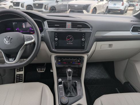 Used 2023 Volkswagen Tiguan SE R-Line image 17