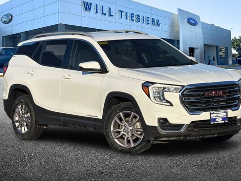 Used 2024 GMC Terrain SLT image 2