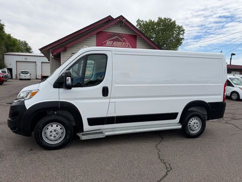 Used 2025 RAM ProMaster 2500 w/ U-Haul Equipment Group FWD image 5