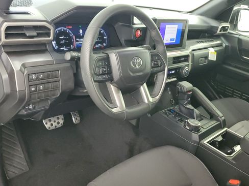 Used 2025 Toyota Tacoma TRD Sport AWD/4WD image 18