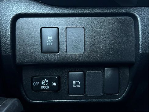 Used 2020 Toyota Tacoma SR5 AWD/4WD image 24