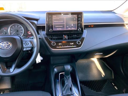 Used 2020 Toyota Corolla LE image 6