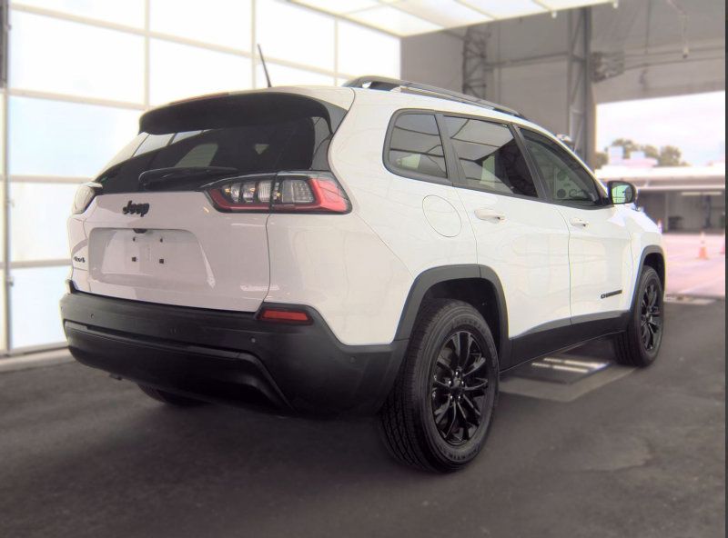 Used 2023 Jeep Cherokee Altitude Lux AWD/4WD image 2