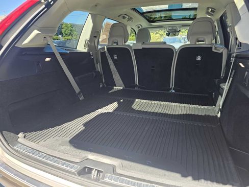 Certified 2025 Volvo XC90 T8 Plus w/ Protection Package Premier AWD/4WD image 16