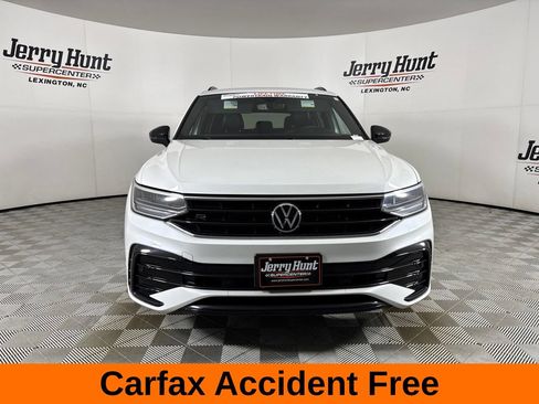 Used 2023 Volkswagen Tiguan SE R-Line FWD image 3