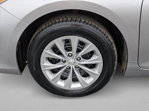 Used 2017 Toyota Camry LE image 23