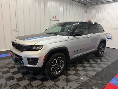 Used 2023 Jeep Grand Cherokee Trailhawk w/ Luxury Tech Group III AWD/4WD image 8