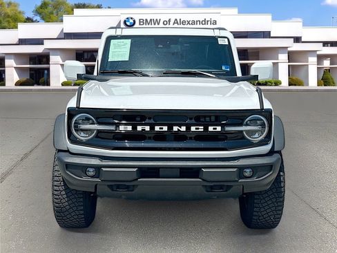 Used 2024 Ford Bronco Outer Banks AWD/4WD image 2