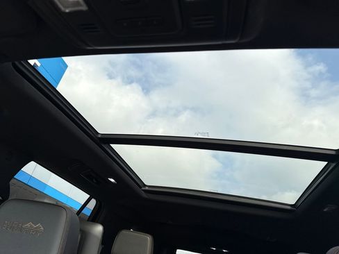 Used 2023 Chevrolet Tahoe High Country image 22