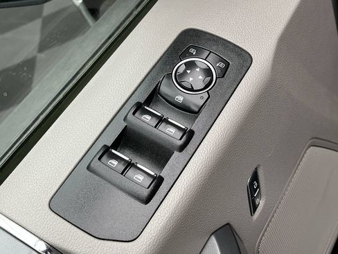Used 2017 Ford F150 XLT w/ Equipment Group 302A Luxury AWD/4WD image 8