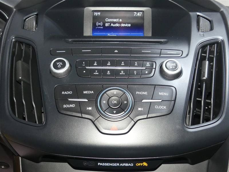 Used 2015 Ford Focus SE w/ Reverse Sensing Package FWD image 36
