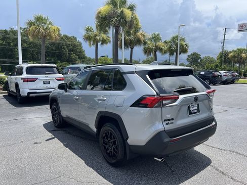 Used 2025 Toyota RAV4 XLE w/ Convenience Package FWD image 8
