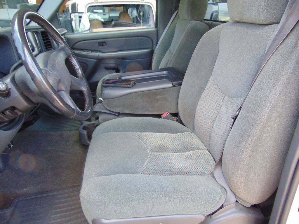 Used 2004 Chevrolet Silverado 2500 LS w/ Snow Plow Prep Package AWD/4WD image 29
