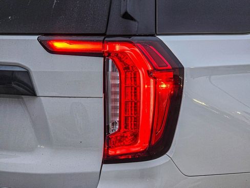 Used 2022 GMC Yukon AT4 w/ Max Trailering Package image 7