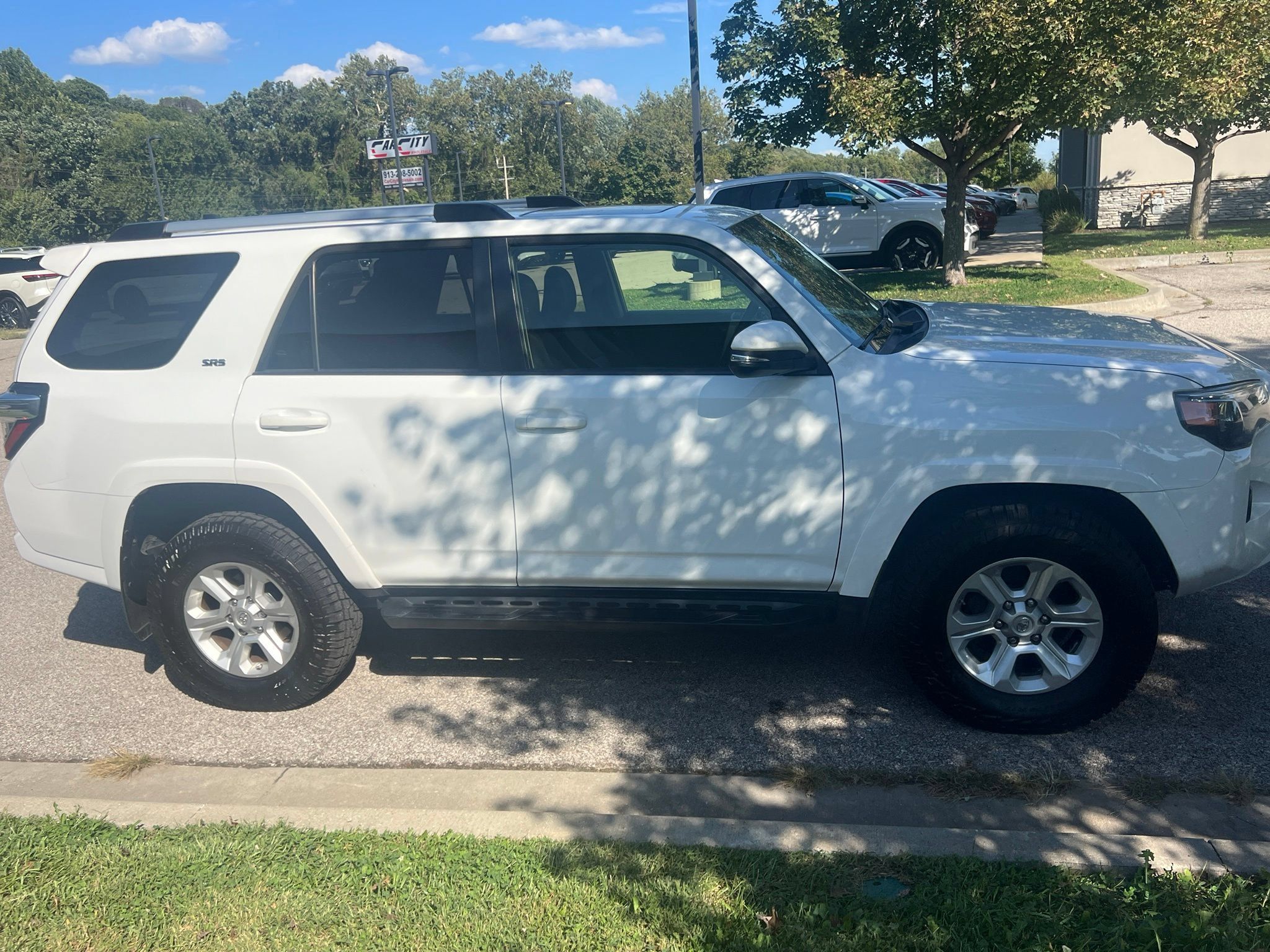 Used 2020 Toyota 4Runner SR5 Premium w/ Moonroof Package AWD/4WD image 5