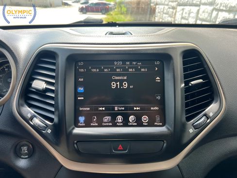 Used 2016 Jeep Cherokee Limited w/ Luxury Group AWD/4WD image 32