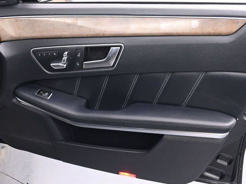 Used 2014 Mercedes-Benz E 550 4MATIC Sedan image 19